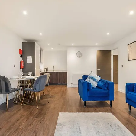 Stayzeni, Ouse Court Bright 2 Bed شقة *